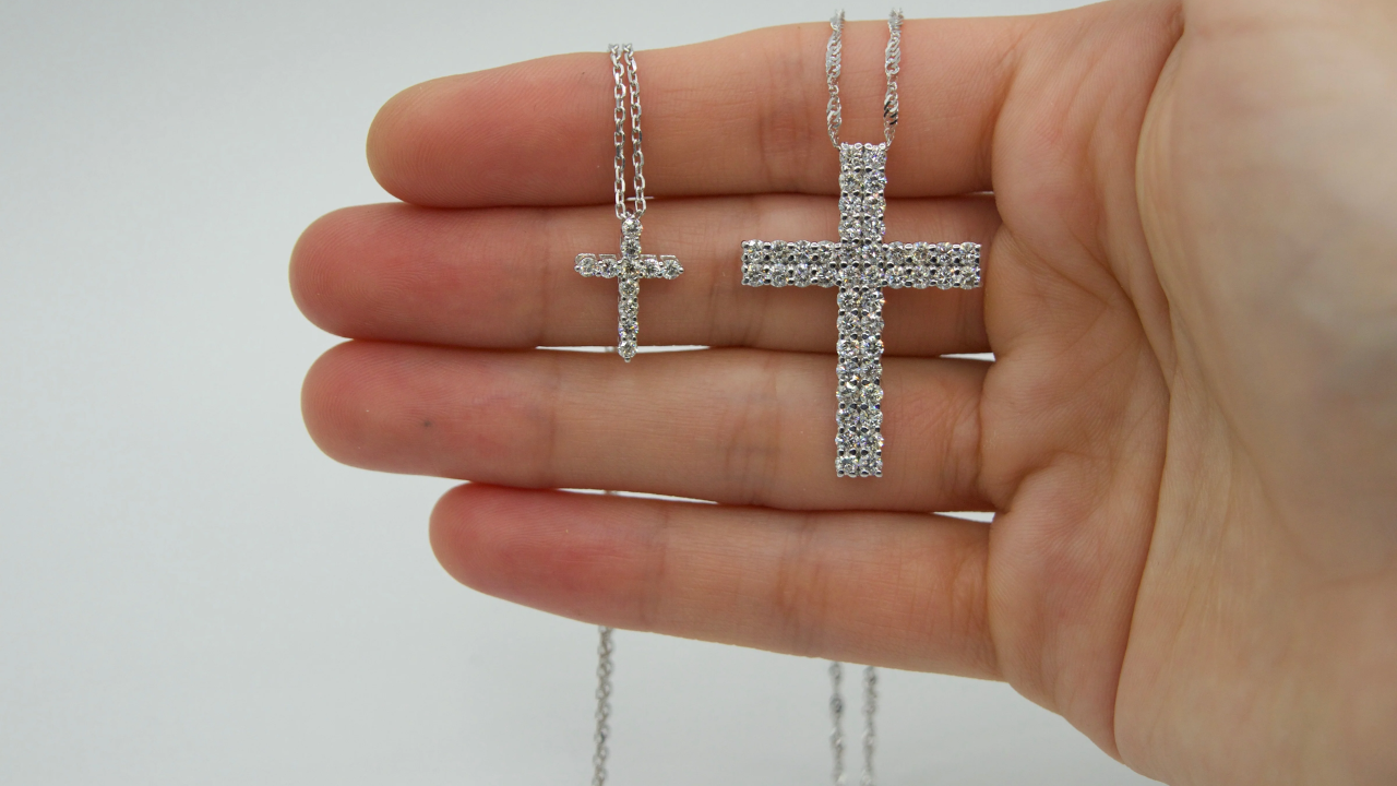 Diamond Cross Necklace: A Stunning Gift for Occasions