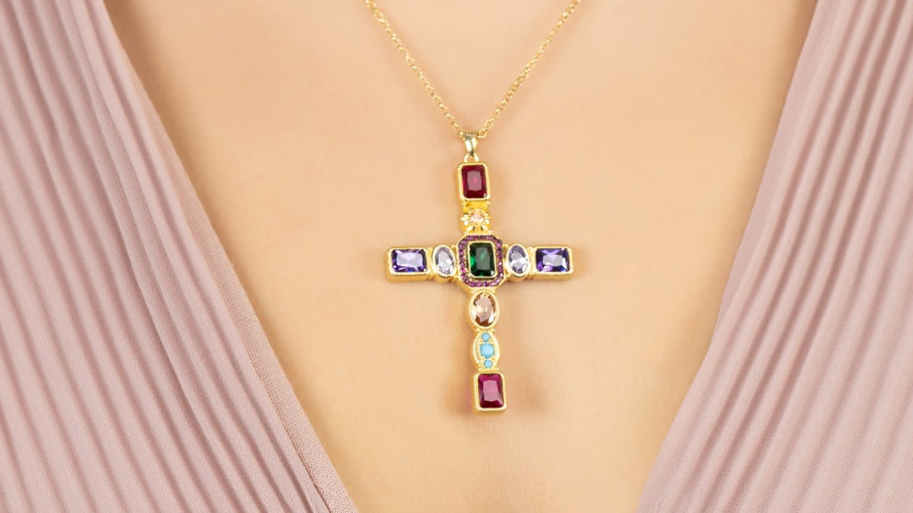 Cross Necklace for Women: A Meaningful Addition to Your Jewelry Box