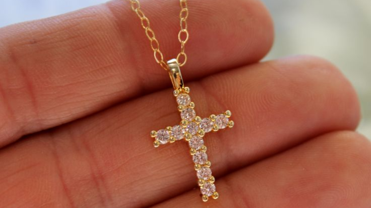 Cross Necklace for Women: A Symbol of Strength and Grace