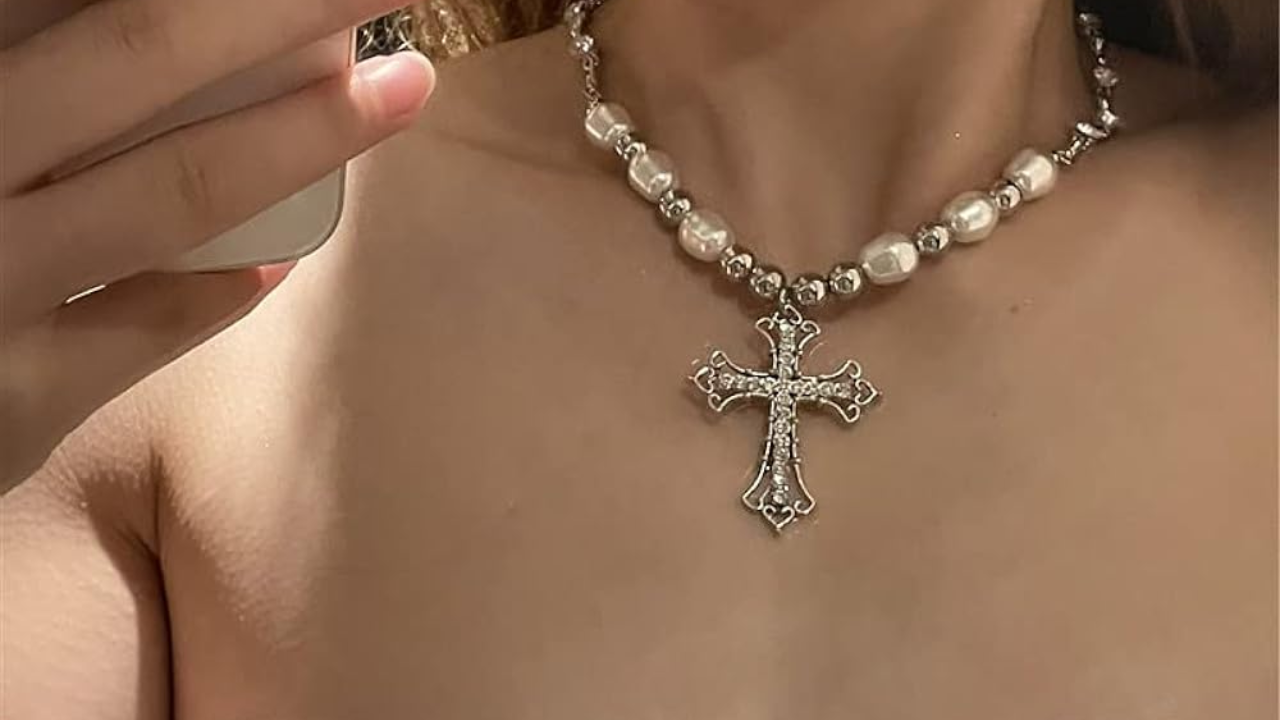 Pearl Cross Necklace: A Unique Blend of Beauty and Belief