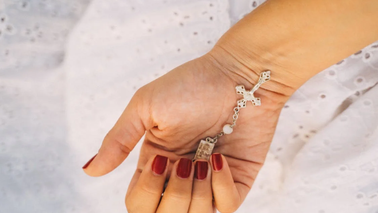 The Best Guide to Choosing the Perfect Cross Bracelet